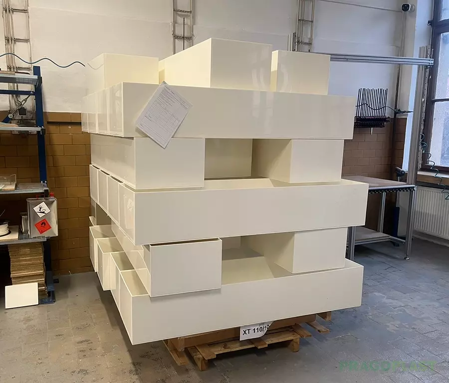 Plastové květináče