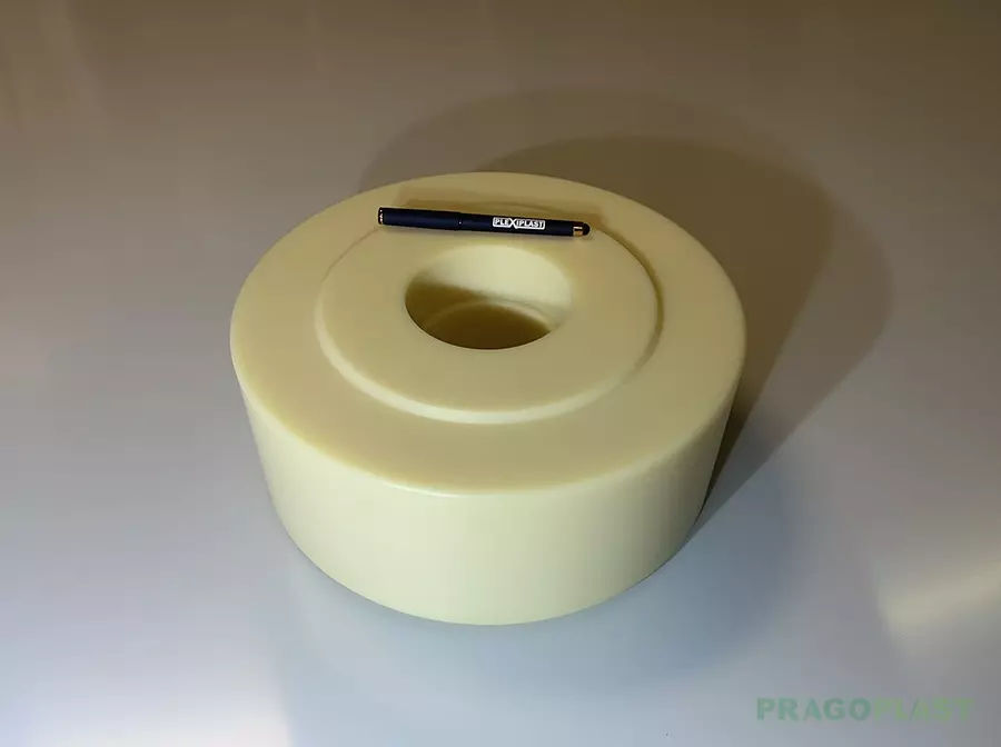 Soustružení silonu (PA6)