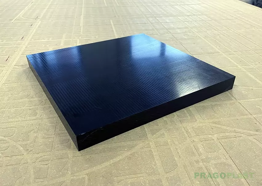 Materiál typu POM, deska