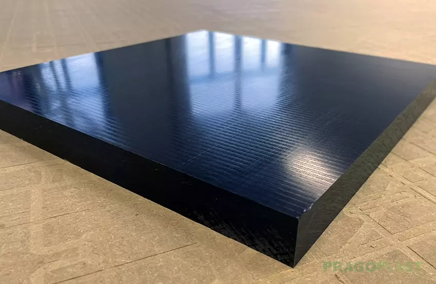 Materiál typu POM, deska