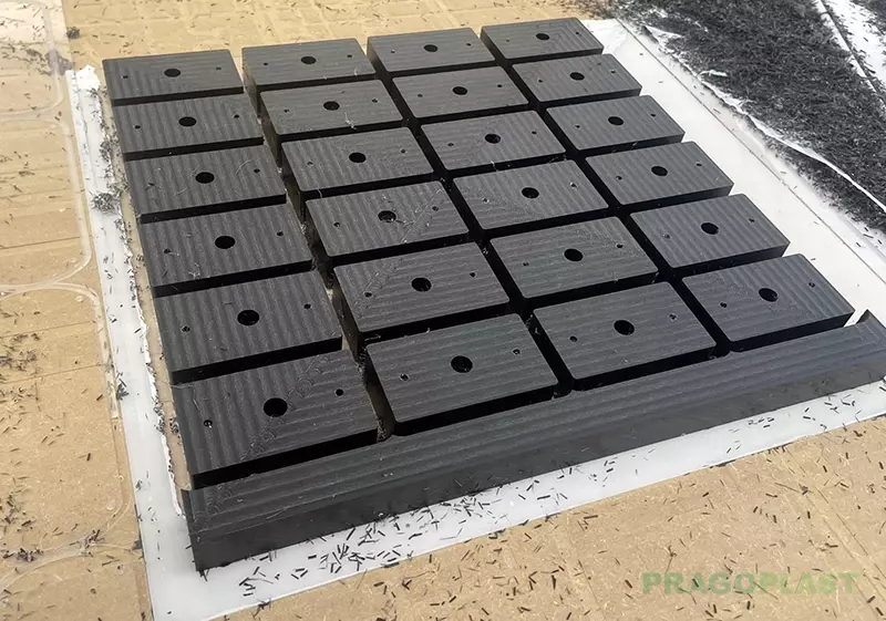 Deska obrobku, materiál POM