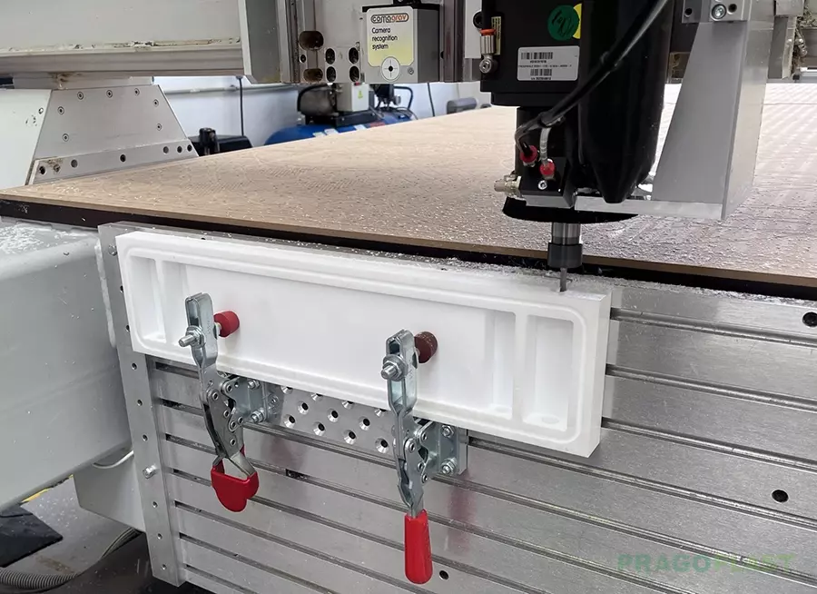 Teflon - obrábění na CNC routeru