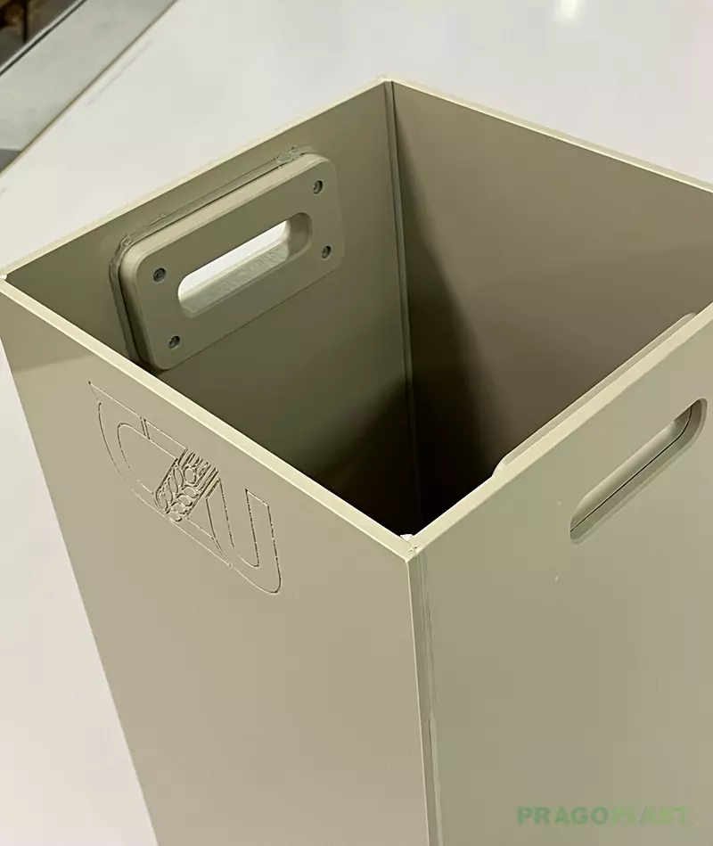 Plastový box s obrysovým gravírováním