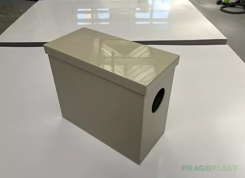 Svařovaný box, materiál polypropylen RAL7032