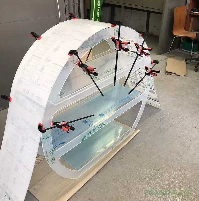 Frézovaná vitrína