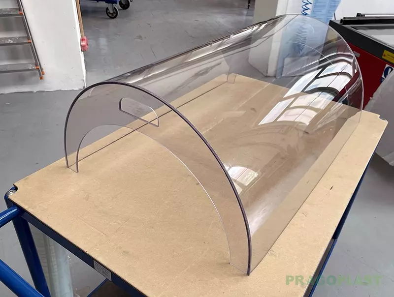 Ukázka ohýbání plexi desek