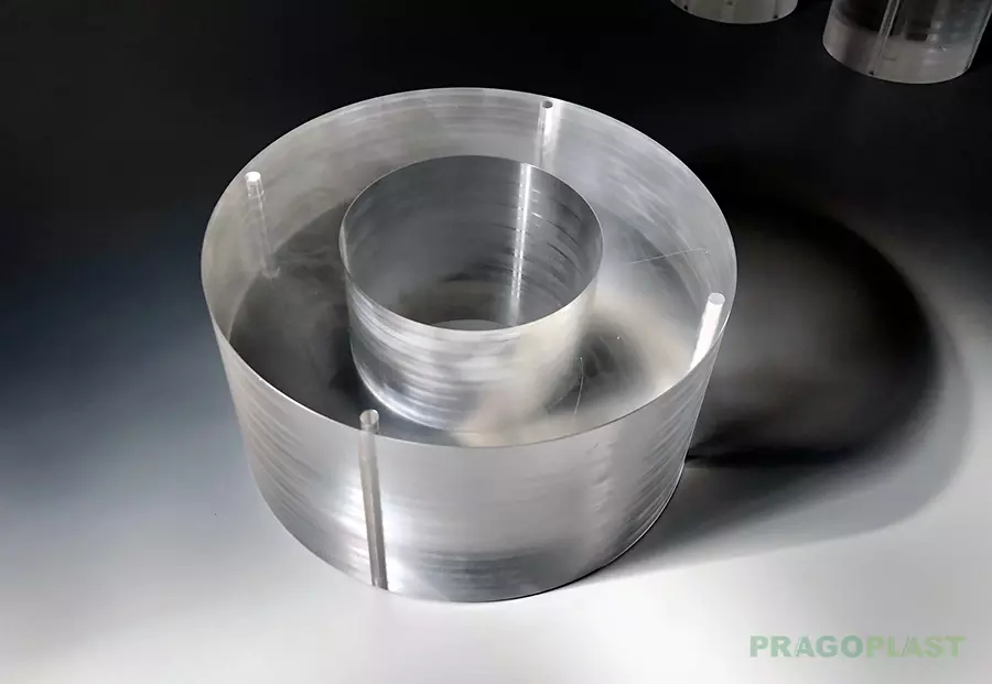 Ukázka obrobku akrylátu (PMMA)