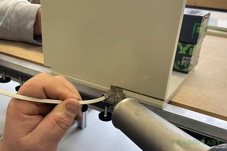 Univerzální horkovzdušný přístroj pro svařování plastů